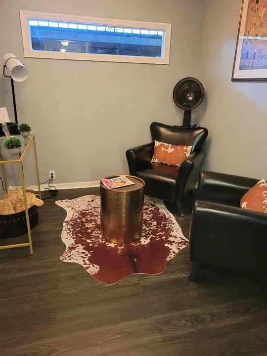 https://cdn.salonspotlight.com/photos/AlcysmNerbkqveVnycrs/5d022d56-f597-487f-b573-6b3f5edc8245_720x720