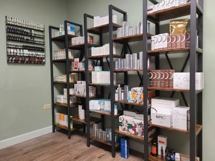 https://cdn.salonspotlight.com/photos/AnpE2yt0FRLdGoaVnvdU/80bf7b82-255d-4ddd-838e-fef4e5559759_720x720