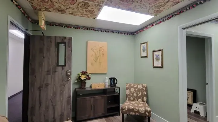 https://cdn.salonspotlight.com/photos/AnpE2yt0FRLdGoaVnvdU/94a4df8b-89d0-4101-bb7e-59b8a30624a2_720x720