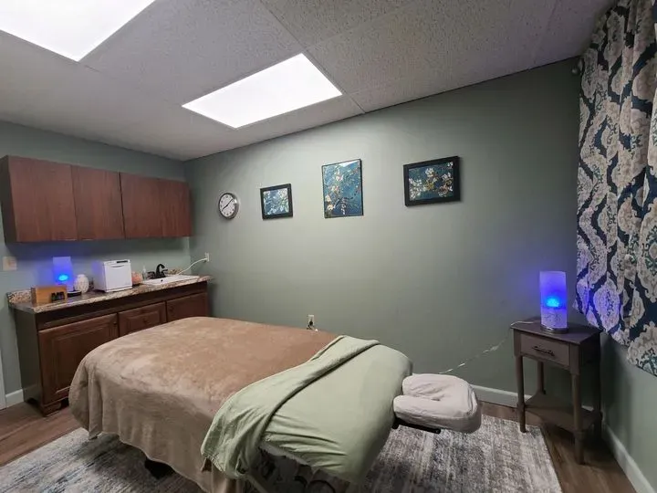 https://cdn.salonspotlight.com/photos/AnpE2yt0FRLdGoaVnvdU/f2e09c55-573d-4780-89b8-1d94ef2de62e_720x720
