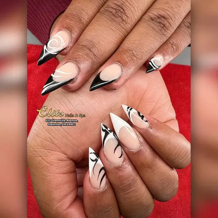 https://cdn.salonspotlight.com/photos/ApSY5IkKUU5eRsTasDig/327a8a98-c948-4271-bff4-3e25ea262f75_720x720
