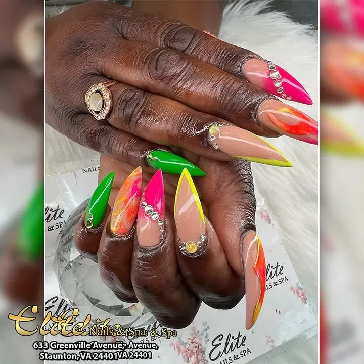 https://cdn.salonspotlight.com/photos/ApSY5IkKUU5eRsTasDig/79a16420-7940-4bc5-990f-b690b445085d_720x720