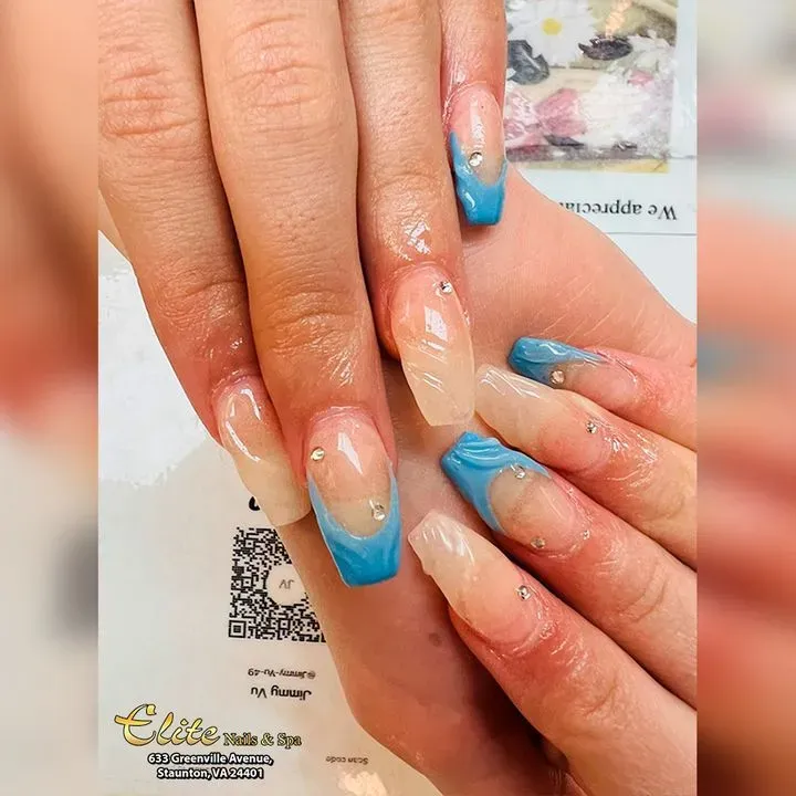 https://cdn.salonspotlight.com/photos/ApSY5IkKUU5eRsTasDig/9284ea13-57a0-4aa1-8560-82178ac73601_720x720
