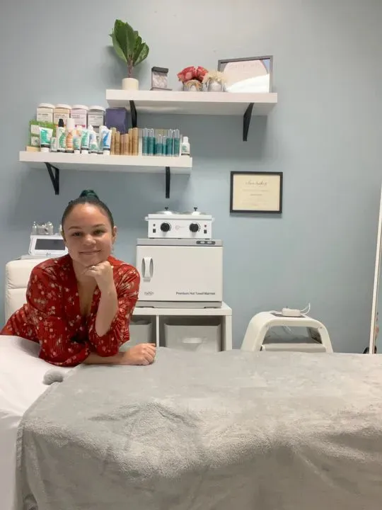 https://cdn.salonspotlight.com/photos/AprNAz9MofvpxveMwYdf/61c16650-22df-4de2-9dd9-ca32a0e54e92_720x720