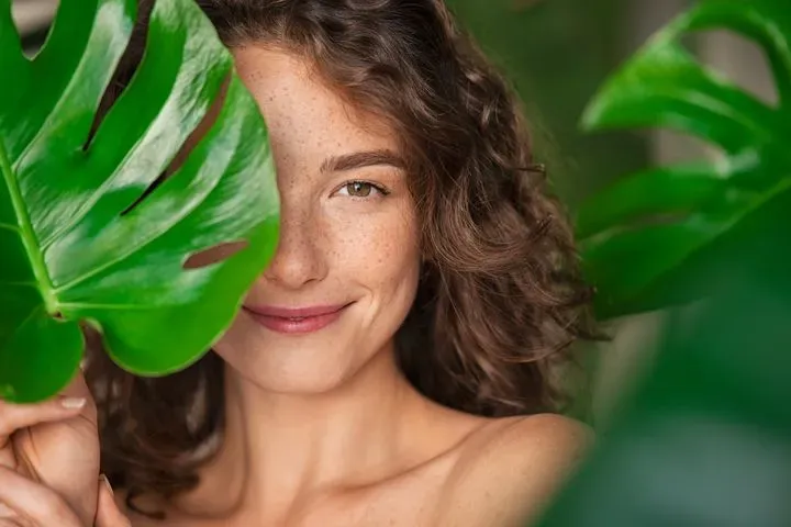 https://cdn.salonspotlight.com/photos/AqehG3wJADVYVGiKB048/fe0cab7c-1732-4d37-81f4-d1e6884f80b8_720x720