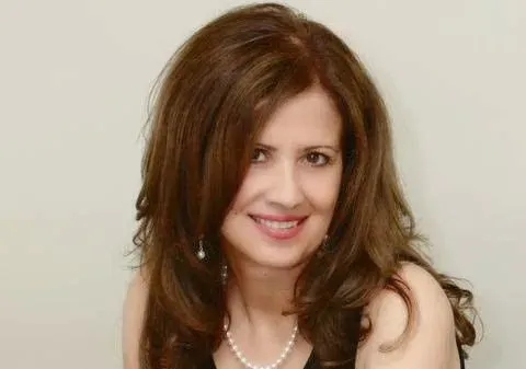 https://cdn.salonspotlight.com/photos/AqwhW4svlmqXNYJVrVG2/1044b69e-a359-485e-881b-c81cf488e8b7_720x720