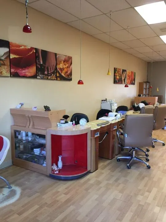 https://cdn.salonspotlight.com/photos/Ar6VuEIXtKMaTVtqeXsO/a02917bb-89c7-468e-ab54-6a962371808b_720x720
