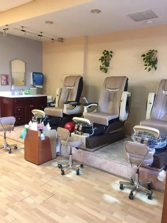 https://cdn.salonspotlight.com/photos/Ar6VuEIXtKMaTVtqeXsO/ccd35ae6-54f3-433a-87fd-7aeb31cb42e5_720x720