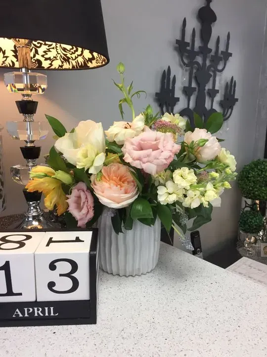https://cdn.salonspotlight.com/photos/At08IbO8ih0HXZAqccOV/0f480873-9c3a-4699-8f3f-cf5a3a2ebcba_720x720