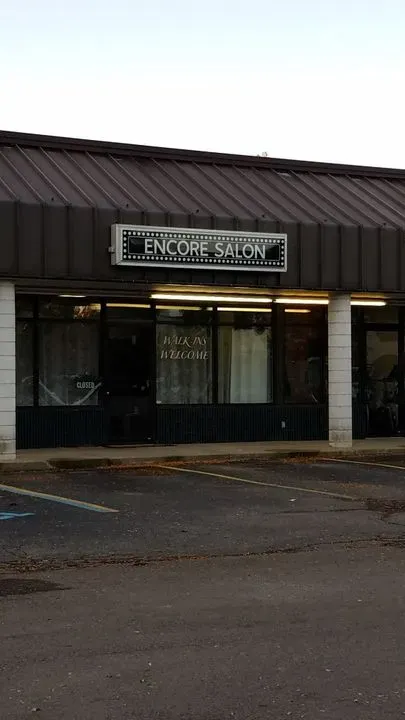 https://cdn.salonspotlight.com/photos/At08IbO8ih0HXZAqccOV/907d4b7b-3341-402a-891f-765435a85448_720x720