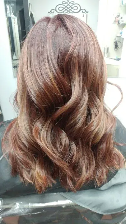 https://cdn.salonspotlight.com/photos/At08IbO8ih0HXZAqccOV/b6ad7882-8185-4ca9-a33c-d591fdc84efc_720x720