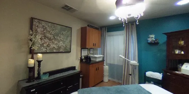 https://cdn.salonspotlight.com/photos/AuXjGLjbV0lnbwPwU7s2/fe87fc33-8f60-4918-9f74-a6fef2f7a356_720x720