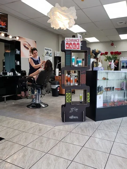 https://cdn.salonspotlight.com/photos/Audfie9TBcjm0Jtx5LZ1/8445e586-b5e1-4c81-a074-bbd4569adaed_720x720