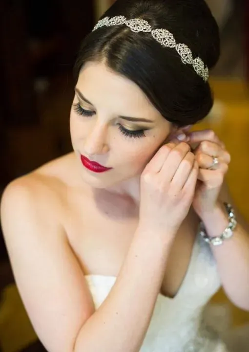 https://cdn.salonspotlight.com/photos/Av8vqIIW4h8yxTKUK63X/d6b86c19-8d96-45f7-8fcd-c153e5f000b3_720x720