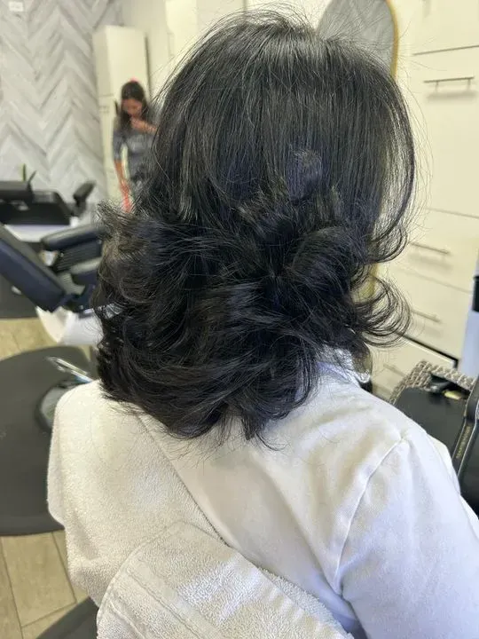 https://cdn.salonspotlight.com/photos/Ay9wteUpOrLhh8zB4Nic/2c7937ed-825b-4048-982a-4b0b6f47f85f_720x720