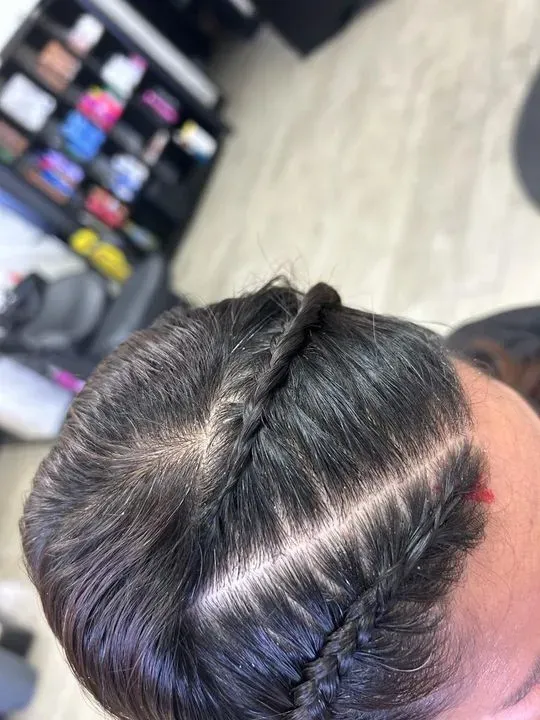 https://cdn.salonspotlight.com/photos/Ay9wteUpOrLhh8zB4Nic/638cd312-1fcd-4209-8d04-8635253632a3_720x720