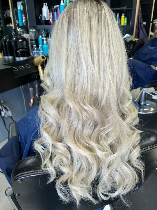 https://cdn.salonspotlight.com/photos/AybQ1QsBWSZY9T7bKPcg/9883bc2f-45c9-46ef-af56-b9a16076268a_720x720