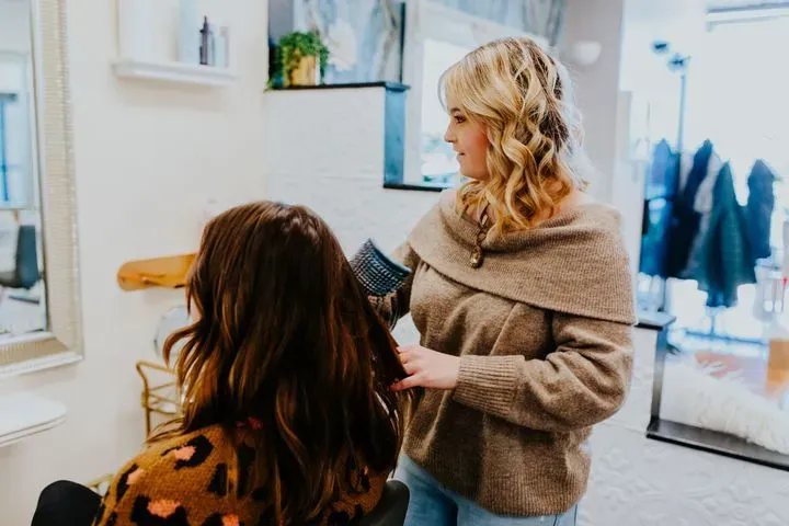https://cdn.salonspotlight.com/photos/B0TArkDFGA7fwKKb06qr/d0bc716f-4791-4044-a932-c38f0cab063d_720x720