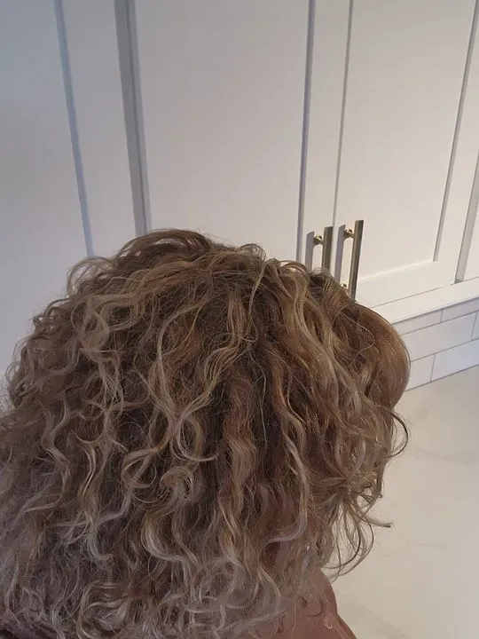 https://cdn.salonspotlight.com/photos/B0sbB1YRAVSG9UuGr5Ed/357a70d8-ef15-4242-972d-6e98de6ee4be_720x720