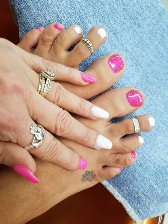 https://cdn.salonspotlight.com/photos/B3oFzGx3hgHRQiK209cW/de8c5a66-1448-4c78-b3df-582448fd196e_720x720