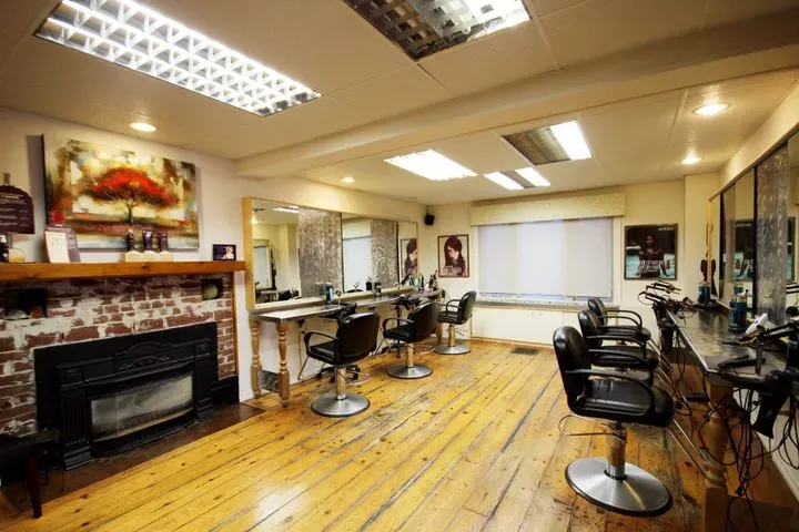 https://cdn.salonspotlight.com/photos/B3rHA7ZDicmoCdop0W7H/dd2e3352-08b1-45df-8e7a-24216a5d43cf_720x720