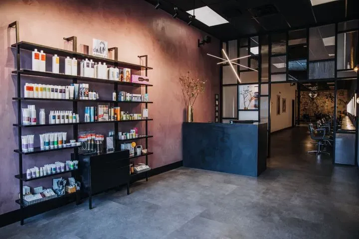 https://cdn.salonspotlight.com/photos/B40gkT1eV9GUWIxcrUtS/cacc5b79-2c28-4288-bbbd-8e13e7799790_720x720