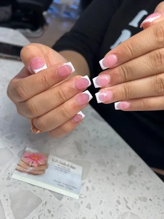 https://cdn.salonspotlight.com/photos/B7Bh4KZqW9fCeYoMttln/c3fa9075-339d-4dae-b1e6-fd6b1a35a7cf_720x720