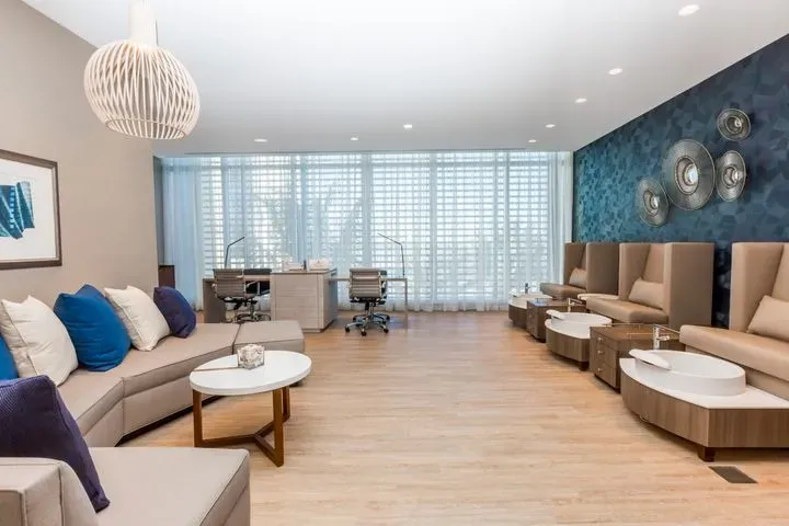 https://cdn.salonspotlight.com/photos/B7T5DJb0S6OoF6mYObzX/2b4172f1-67c7-4092-902a-30de3b3c542e_720x720