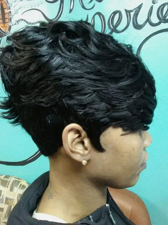 https://cdn.salonspotlight.com/photos/B8S4F3kwJ7GANQTagt1y/0528922c-76fe-49dd-9e39-b9239ea82c8e_720x720