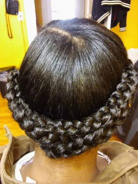 https://cdn.salonspotlight.com/photos/B8S4F3kwJ7GANQTagt1y/36df6aa4-ddd5-4b4b-b681-69d9f998da18_720x720