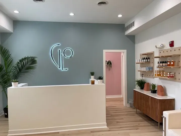 https://cdn.salonspotlight.com/photos/BAHGQH54lYCtOD8i2SJD/4d589b5d-7782-47ba-b0af-93596162ba39_720x720