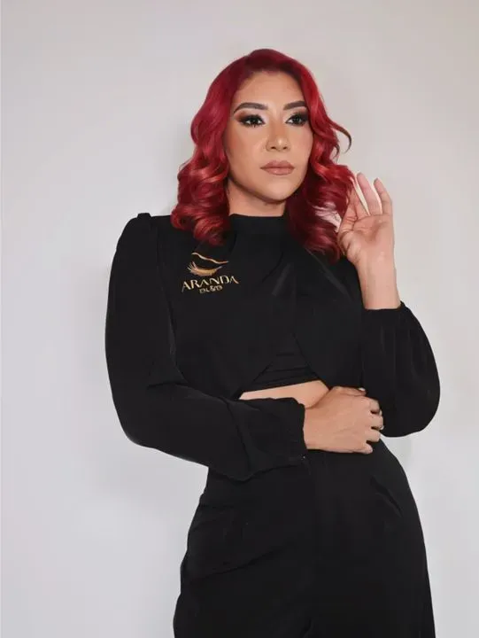 https://cdn.salonspotlight.com/photos/BChhJOZegAUg5WrGdRGH/a71d7b99-3a14-4e3e-9a9b-de8782851242_720x720