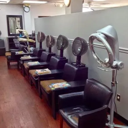 https://cdn.salonspotlight.com/photos/BD00MXZ4Y0PL75Cmsfeh/0e5e6592-af5d-4186-b926-a3f2c9f05fd4_720x720