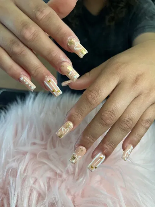 https://cdn.salonspotlight.com/photos/BD5x2ZRDWzi4idJr8D5f/0422fa2a-62d5-491d-b3f7-62b91fd4c3ac_720x720