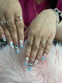 https://cdn.salonspotlight.com/photos/BD5x2ZRDWzi4idJr8D5f/fc61e6aa-f677-4d1c-82e0-264fc08d8ae4_720x720