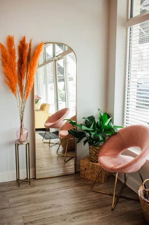 https://cdn.salonspotlight.com/photos/BE7YOxAMkAFp5KVxqPKF/72d216eb-68a8-4e2b-9179-7ee0c108cf6d_720x720