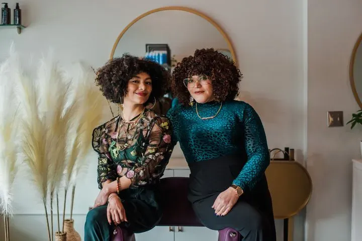https://cdn.salonspotlight.com/photos/BE7YOxAMkAFp5KVxqPKF/a2de494d-2b11-493b-82fc-6ef559c7ce00_720x720