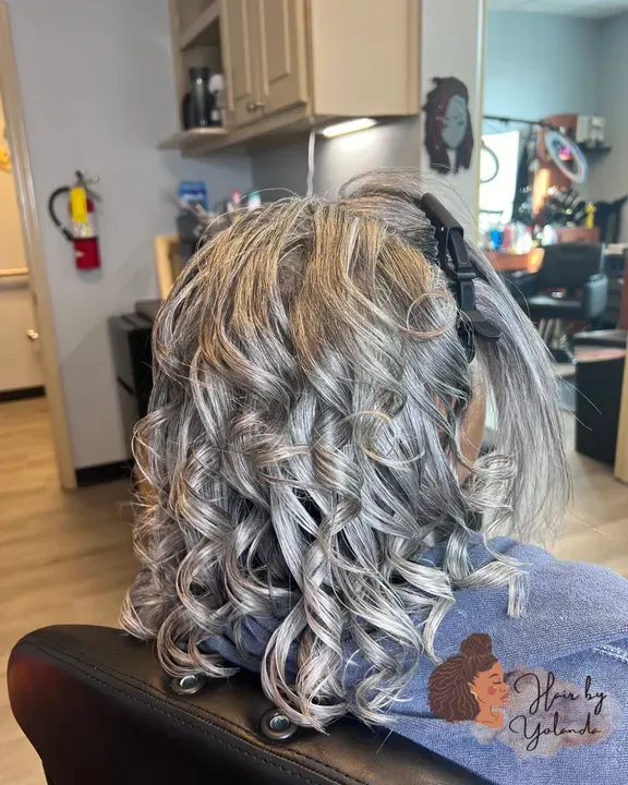 https://cdn.salonspotlight.com/photos/BEVl9yuAGFMfjaXj6UKq/3449ee3e-5aa1-4c0e-ae94-6ef5b3f5a7a3_720x720