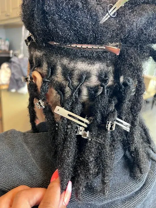 https://cdn.salonspotlight.com/photos/BEVl9yuAGFMfjaXj6UKq/bacca4e3-5251-44e5-a72f-a154de69d2f5_720x720