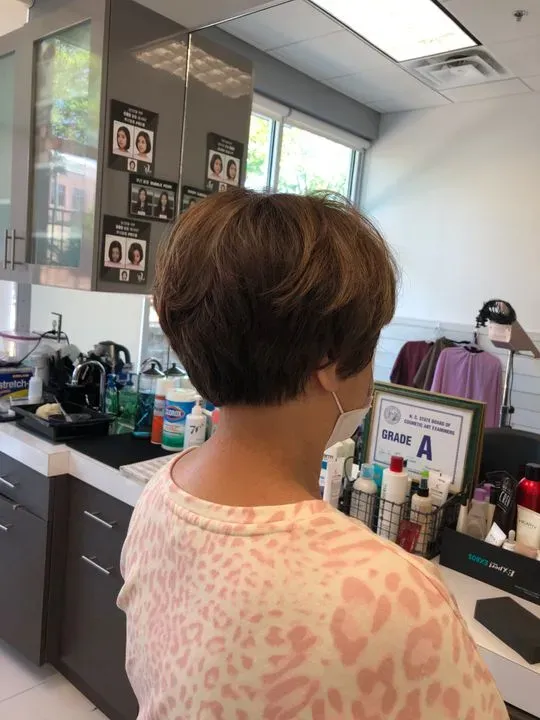 https://cdn.salonspotlight.com/photos/BEiAeNTyoQovy9aVWwOp/61274acf-3bd9-47a0-878c-313c269208a1_720x720