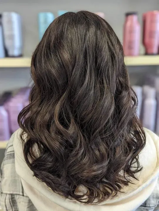 https://cdn.salonspotlight.com/photos/BHVH23YX90XxWw0hLI0a/15c9093b-328a-4cf4-afb3-cde05c57be97_720x720