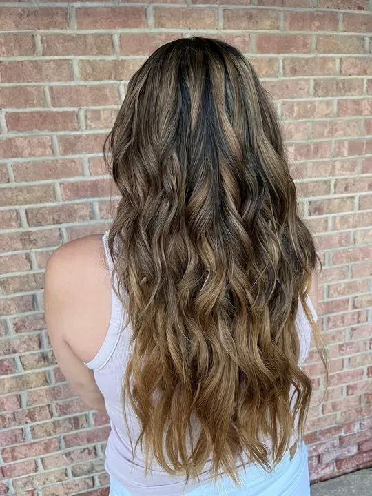 https://cdn.salonspotlight.com/photos/BHVH23YX90XxWw0hLI0a/1ea610bb-04fe-42d9-b0b1-df273d99ef04_720x720