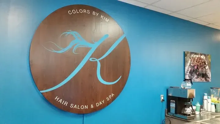 https://cdn.salonspotlight.com/photos/BHVH23YX90XxWw0hLI0a/9e7c9fd6-14e1-48ed-a1ce-9b08f8d78d6d_720x720