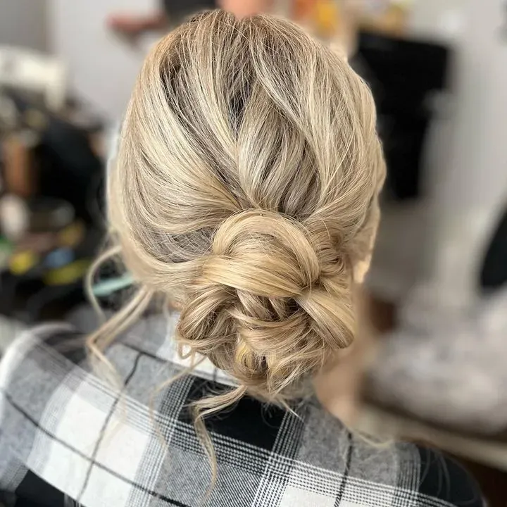 https://cdn.salonspotlight.com/photos/BI9JDJ7EBFaZHptZvS4Y/398e5d77-667c-497a-9fb3-644ed2c75c4b_720x720