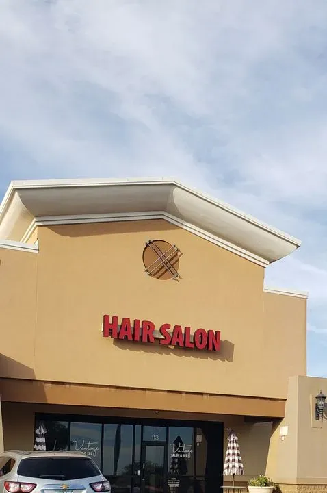 https://cdn.salonspotlight.com/photos/BJpxOlVW0dLQHAOyCzgD/e5f15163-adb1-45a9-9500-a438d8f02ad7_720x720