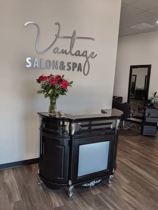 https://cdn.salonspotlight.com/photos/BJpxOlVW0dLQHAOyCzgD/e7bb5fb4-f208-4a9f-8f41-87436d2a1e1e_720x720