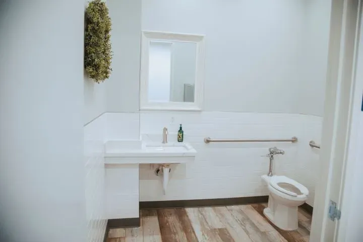 https://cdn.salonspotlight.com/photos/BLi23mfd6vetrs2p3Hck/2580430f-b2ab-427f-9225-debac23a4430_720x720