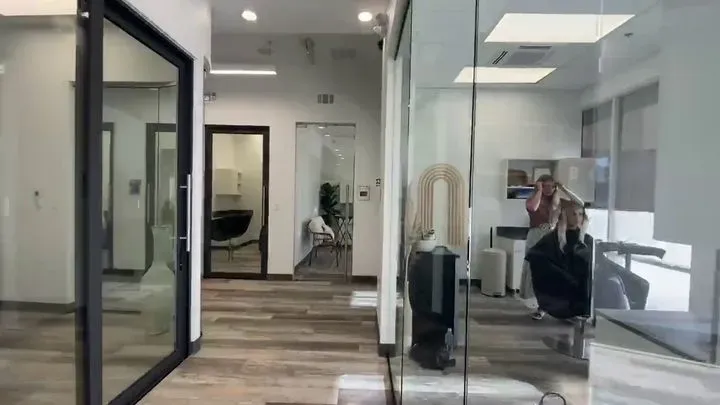 https://cdn.salonspotlight.com/photos/BLi23mfd6vetrs2p3Hck/9a72f9a3-7ac2-4ab2-bdfb-93bff55c43a6_720x720