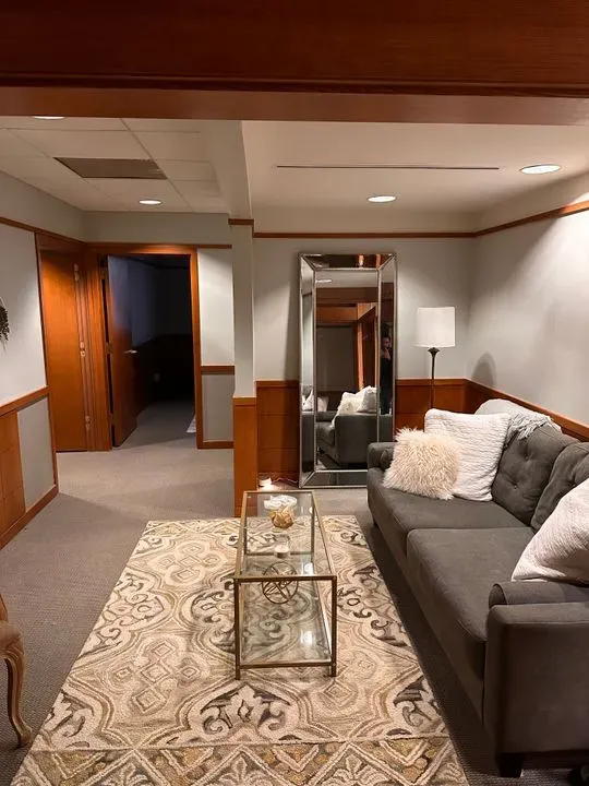 https://cdn.salonspotlight.com/photos/BMFVEENOX9n4xGzNxcw2/92998690-4fe2-41cc-a6db-8aa5fce837c3_720x720