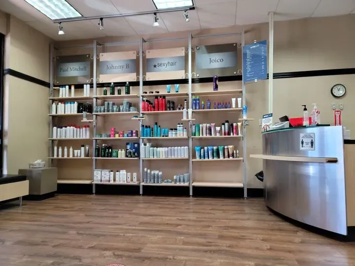 https://cdn.salonspotlight.com/photos/BNPmIladiga0cJOeDfNw/cfb50e09-2189-40f2-b906-206adaa2c361_720x720